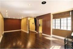 Renovated convertible 3-bedroom apartment with jacuzzi in Murray Hill