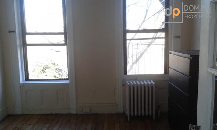 Very sunny spacious 1BR Apt in Prime Chelsea West 15th st